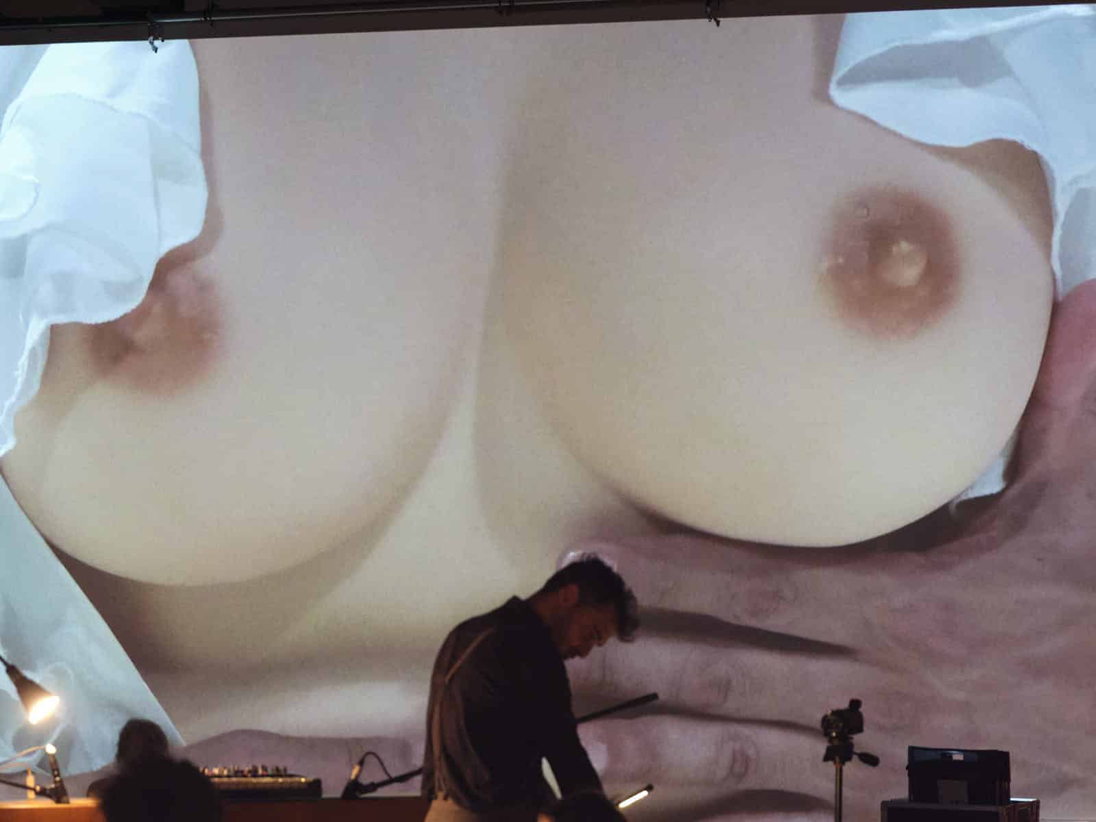 Retour sur investissement | Rétrospective photographique, scénique et musicale des créations de David Noir au Générateur | Musique improvisée par Christophe Imbs | Photos © Bernard Bousquet